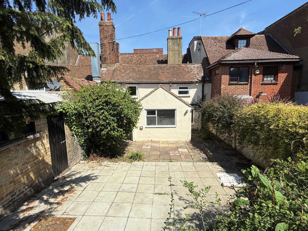Lot: 33 - MIXED USE PROPERTY COMPRISING SHOP AND THREE-BEDROOM COTTAGE - Rear of building